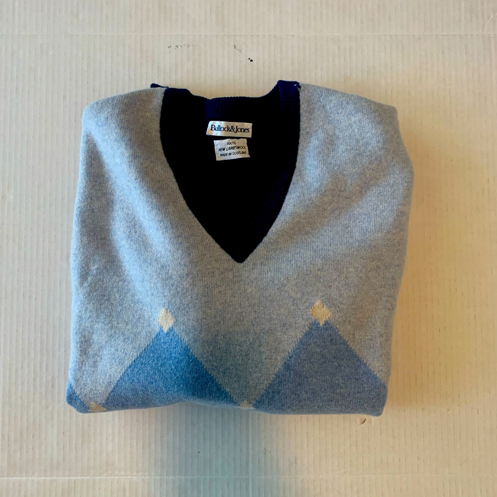 Bullock & Jones men’s blue & white lambswool v-neck sweater size Large